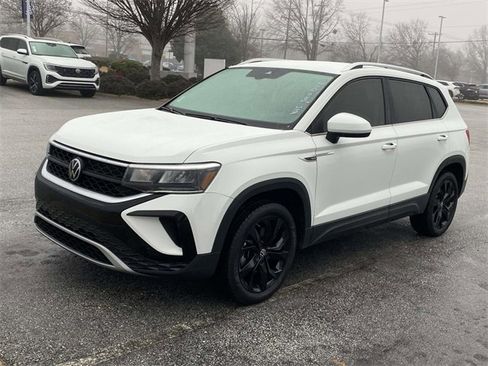Certified 2023 Volkswagen Taos SE w/ Black Wheel Package image 3