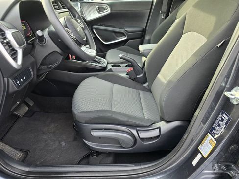Certified 2023 Kia Soul LX w/ Option Group 015 image 27