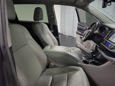 Used 2016 Toyota Highlander Limited w/ Driver Technology Package FWD image 34