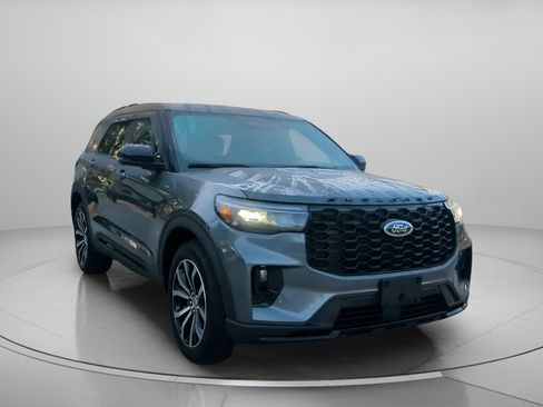 Used 2026 Ford Explorer ST-Line w/ ST-Line Street Pack RWD image 4