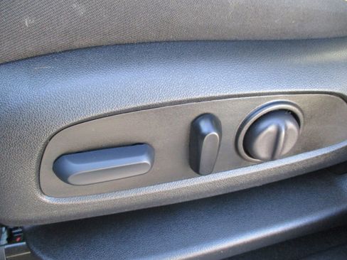 Used 2023 Chevrolet Equinox LT image 32