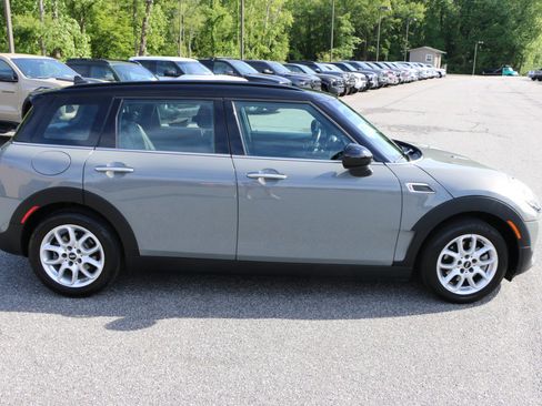 Used 2017 MINI Cooper Clubman FWD image 8