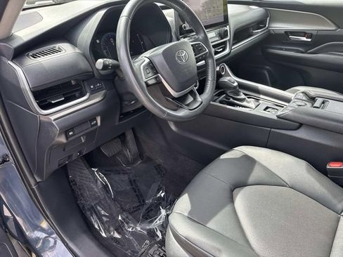 Used 2024 Toyota Grand Highlander AWD image 21