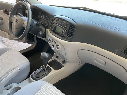 Used 2010 Hyundai Accent GLS FWD image 34