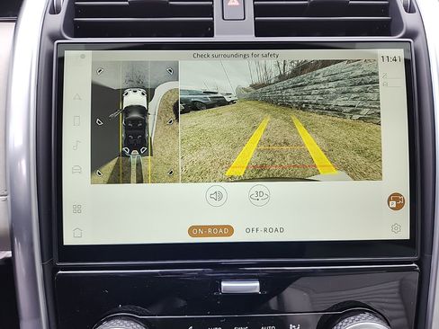 Used 2025 Land Rover Discovery S image 22