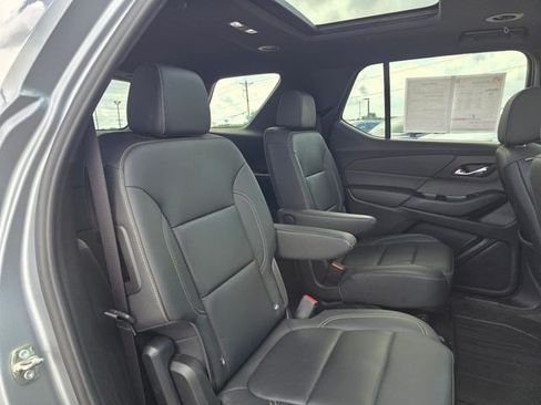 Used 2023 Chevrolet Traverse LT w/ LT Premium Package AWD/4WD image 15