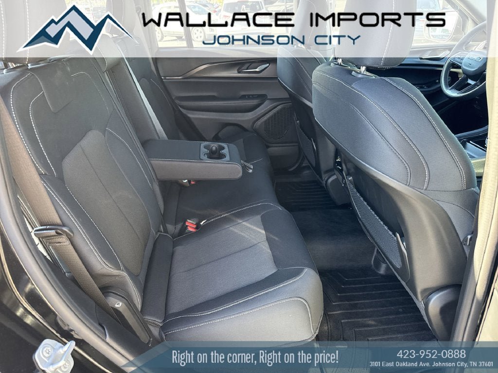 Used 2025 Jeep Grand Cherokee Laredo X w/ Luxury Tech Group I AWD/4WD image 41