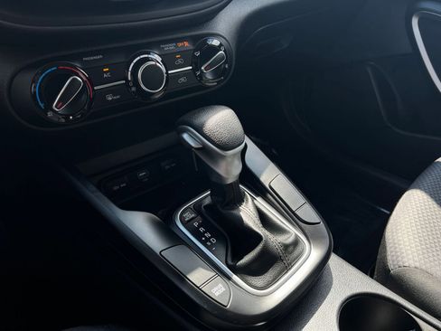 Used 2025 Kia Soul LX w/ LX Technology Package FWD image 41