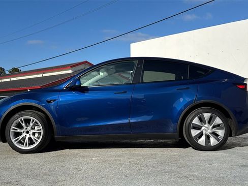 Used 2024 Tesla Model Y 2WD image 7