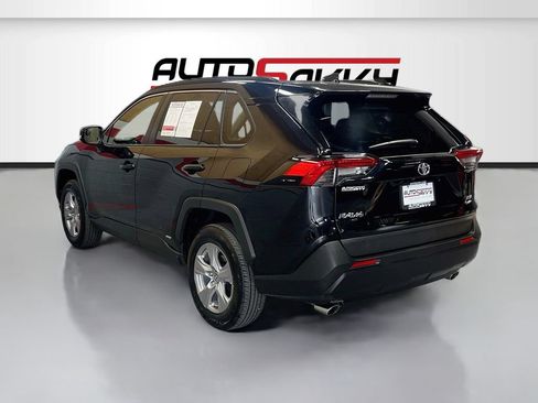 Used 2025 Toyota RAV4 XLE w/ Weather Package AWD/4WD image 5