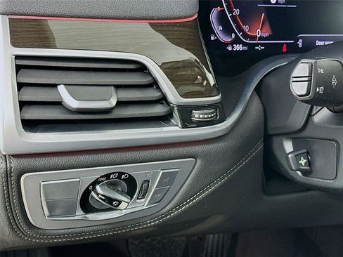 Used 2020 BMW 750i xDrive w/ Cold Weather Package image 10