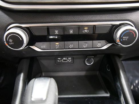 Used 2024 Nissan Altima 2.5 SV AWD/4WD image 25