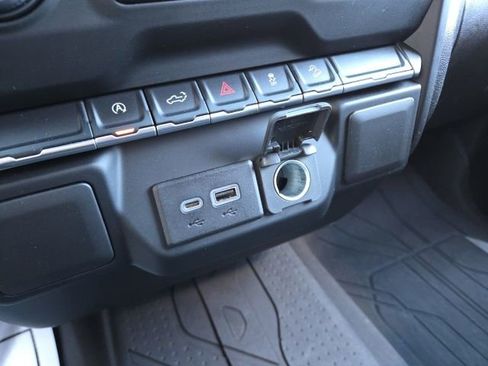Used 2022 Chevrolet Silverado 1500 Custom Trail Boss w/ LPO, Dark Essentials Package AWD/4WD image 9