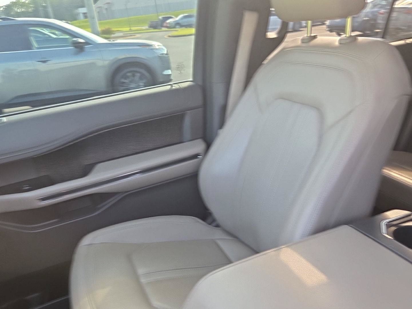 Used 2021 Ford Expedition Limited RWD image 9