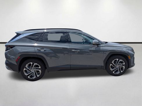 Used 2025 Hyundai Tucson Limited FWD image 3