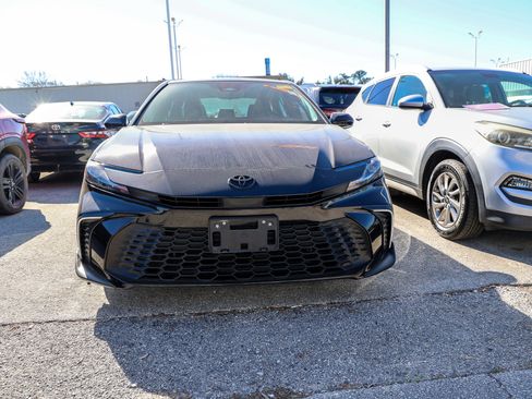 Certified 2025 Toyota Camry SE image 4