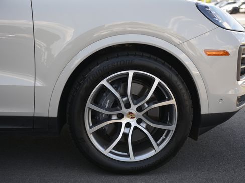 Certified 2026 Porsche Cayenne AWD/4WD image 40