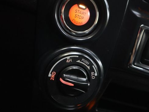 Used 2022 Nissan Titan SV image 23