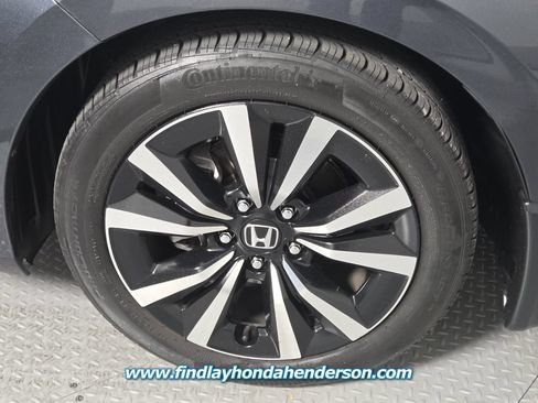 Certified 2024 Honda Civic EX-L image 9