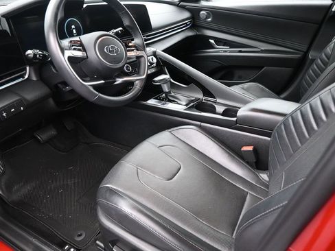 Used 2022 Hyundai Elantra Limited image 9