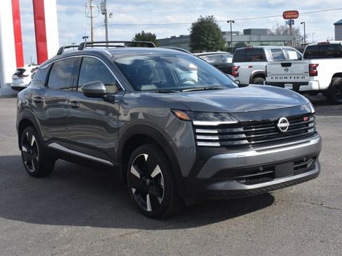 Used 2025 Nissan Kicks SR image 3