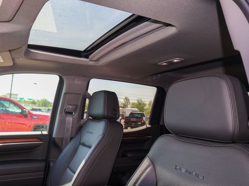 Used 2023 GMC Sierra 1500 Denali w/ Denali Reserve Package image 8