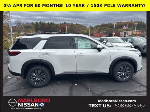 New 2025 Nissan Pathfinder SV w/ SV Premium Package image 8