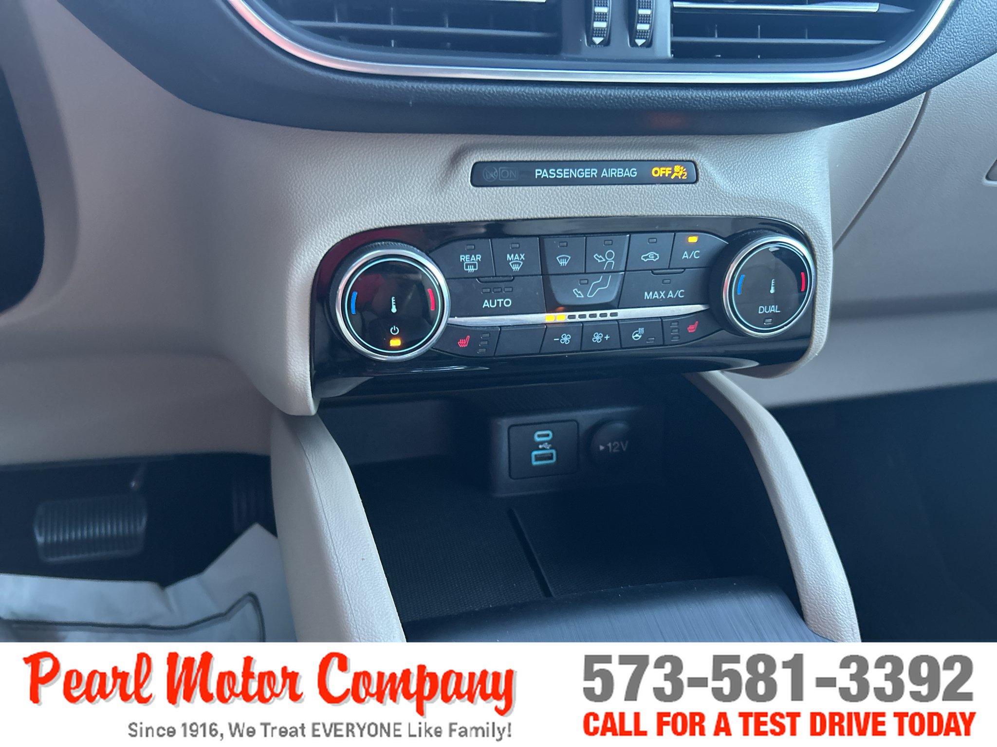 Used 2022 Ford Escape Titanium w/ Class II Trailer Tow Package AWD/4WD image 17