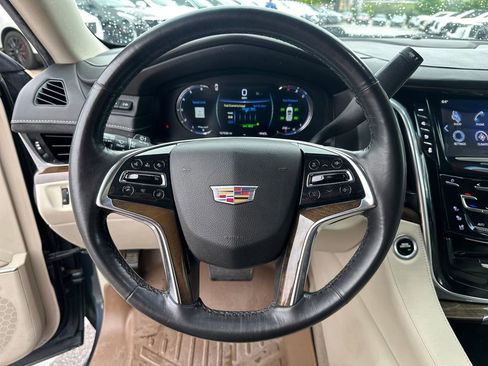 Used 2020 Cadillac Escalade ESV Luxury RWD image 21
