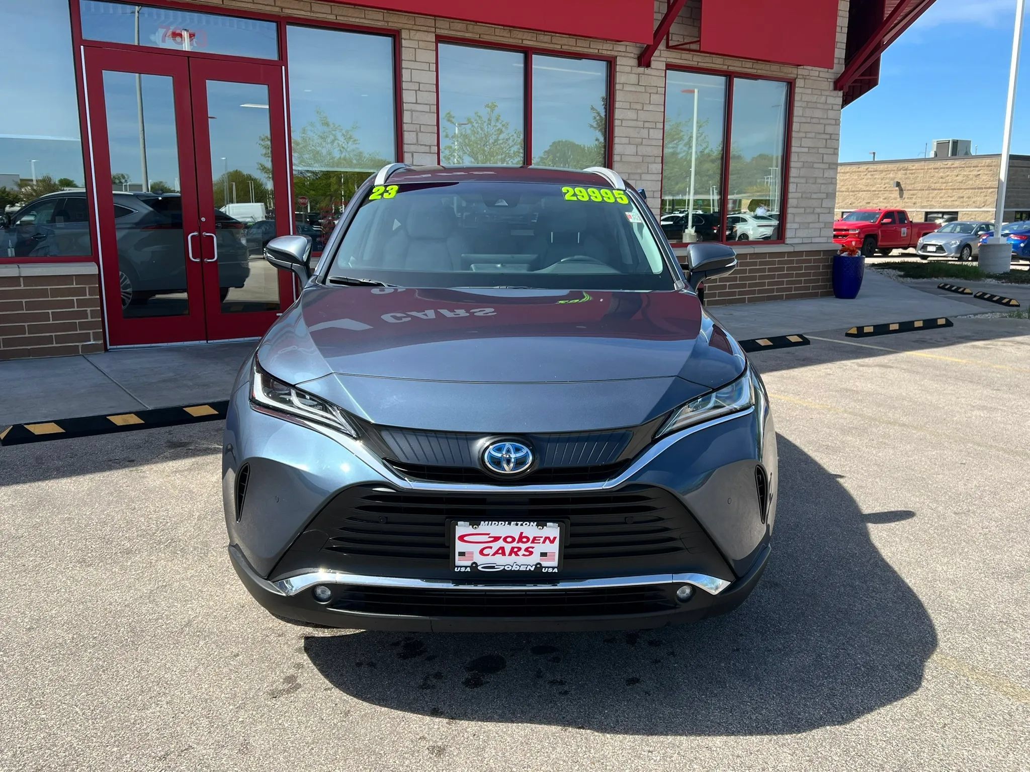 Used 2023 Toyota Venza XLE AWD/4WD image 2