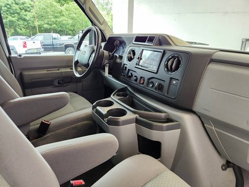 Used 2011 Ford E-350 and Econoline 350 XLT RWD image 2