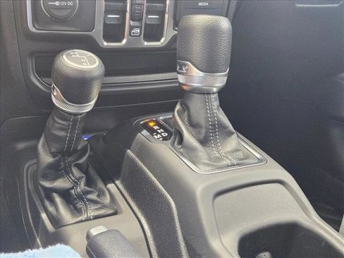Used 2025 Jeep Gladiator Sport AWD/4WD image 13