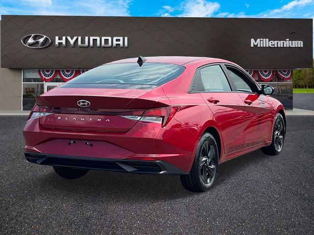 Certified 2023 Hyundai Elantra SEL FWD image 5