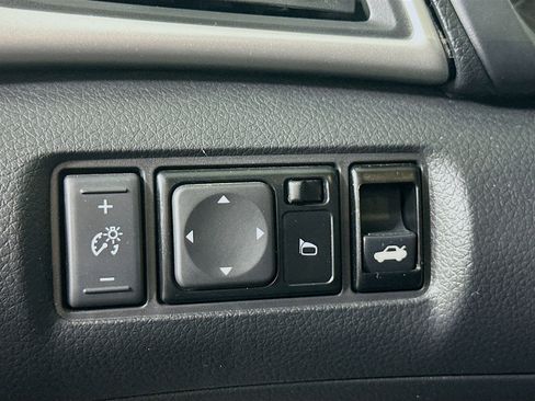 Used 2019 Nissan Sentra SV w/ Special Edition Package image 16