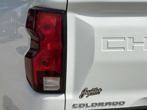 Used 2024 Chevrolet Colorado LT RWD image 7