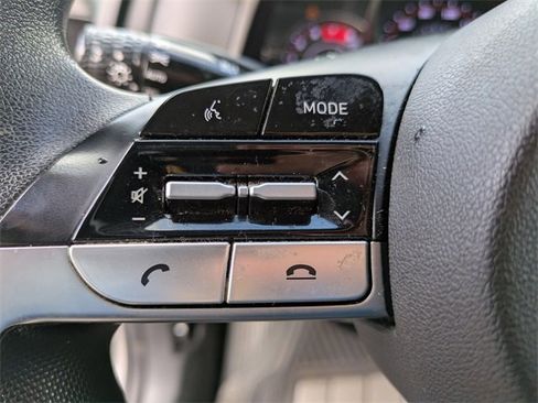 Used 2021 Hyundai Elantra SE image 11