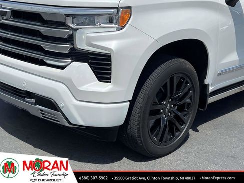 Certified 2025 Chevrolet Silverado 1500 High Country w/ High Country Premium Package AWD/4WD image 10