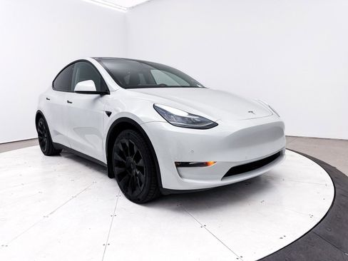 Used 2020 Tesla Model Y Long Range image 10