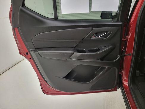 Used 2023 Chevrolet Traverse LT image 42