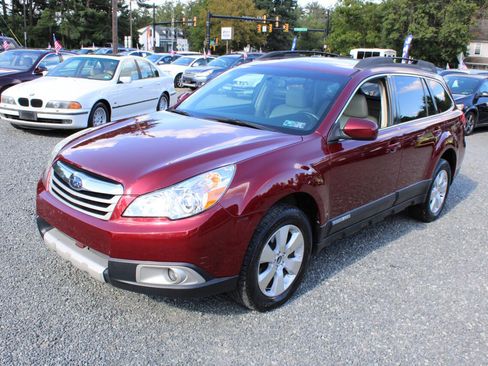 Used 2011 Subaru Outback 3.6R Limited w/ PWR Moonroof Pkg image 2
