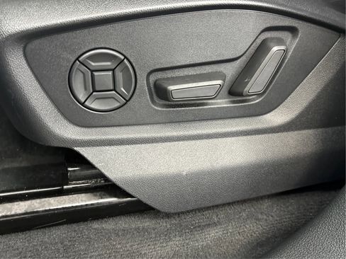 Used 2019 Audi Q8 Premium image 25