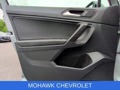 Used 2021 Volkswagen Tiguan SE FWD image 23