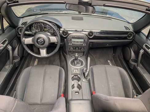 Used 2006 MAZDA MX-5 Miata Convertible 2D image 11