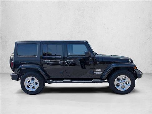 Used 2014 Jeep Wrangler Unlimited Sahara w/ Connectivity Group AWD/4WD image 4