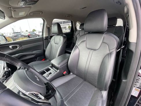 Used 2025 Kia Sorento S image 22