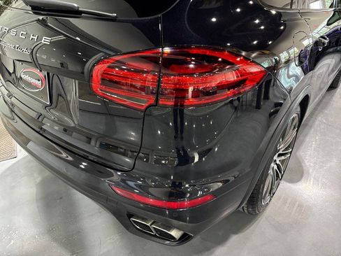 Used 2015 Porsche Cayenne Turbo image 43