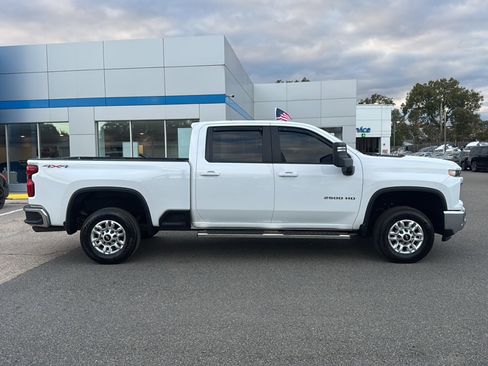 Used 2025 Chevrolet Silverado 2500 LT w/ Convenience Package image 8