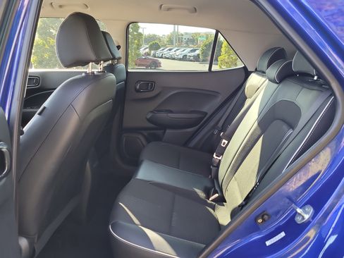 Used 2023 Hyundai Venue Limited image 14