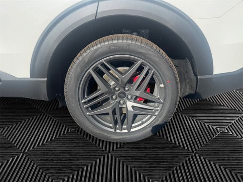 New 2026 Ford Explorer ST-Line w/ ST-Line Street Pack image 9