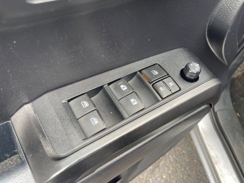 Used 2021 Toyota Tacoma TRD Off-Road w/ Technology Package AWD/4WD image 8
